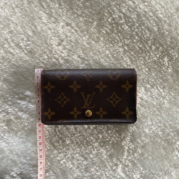 Authentic Louis Vuitton Medium compact wallet - Picture 12 of 12